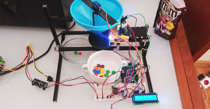Dispensador automático de caramelos de colores con Arduino
